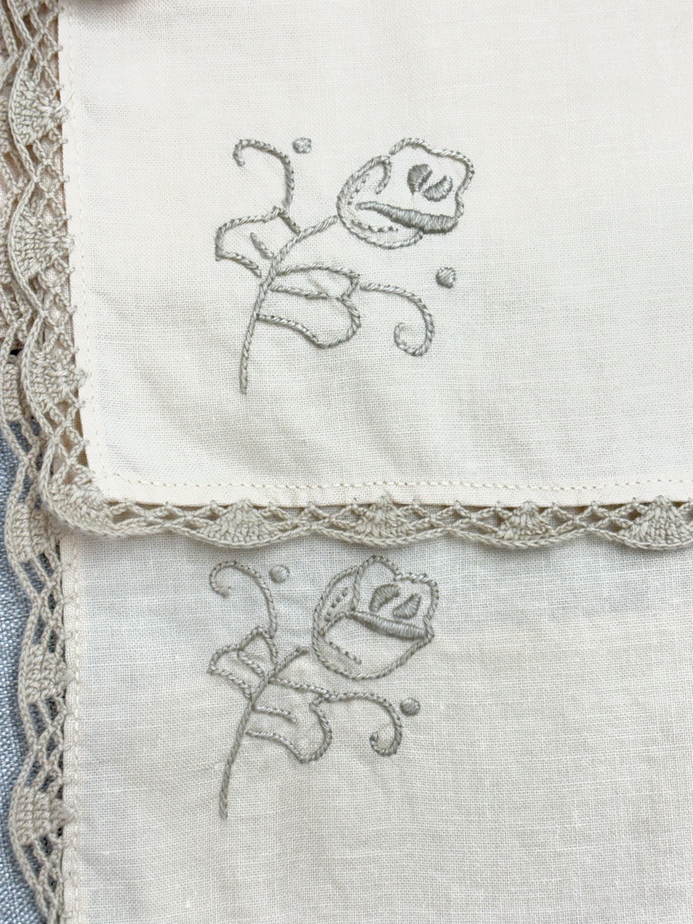 Vintage Ecru Embroidered Linen Dinner Napkins set of 8 - Picture 6 of 8
